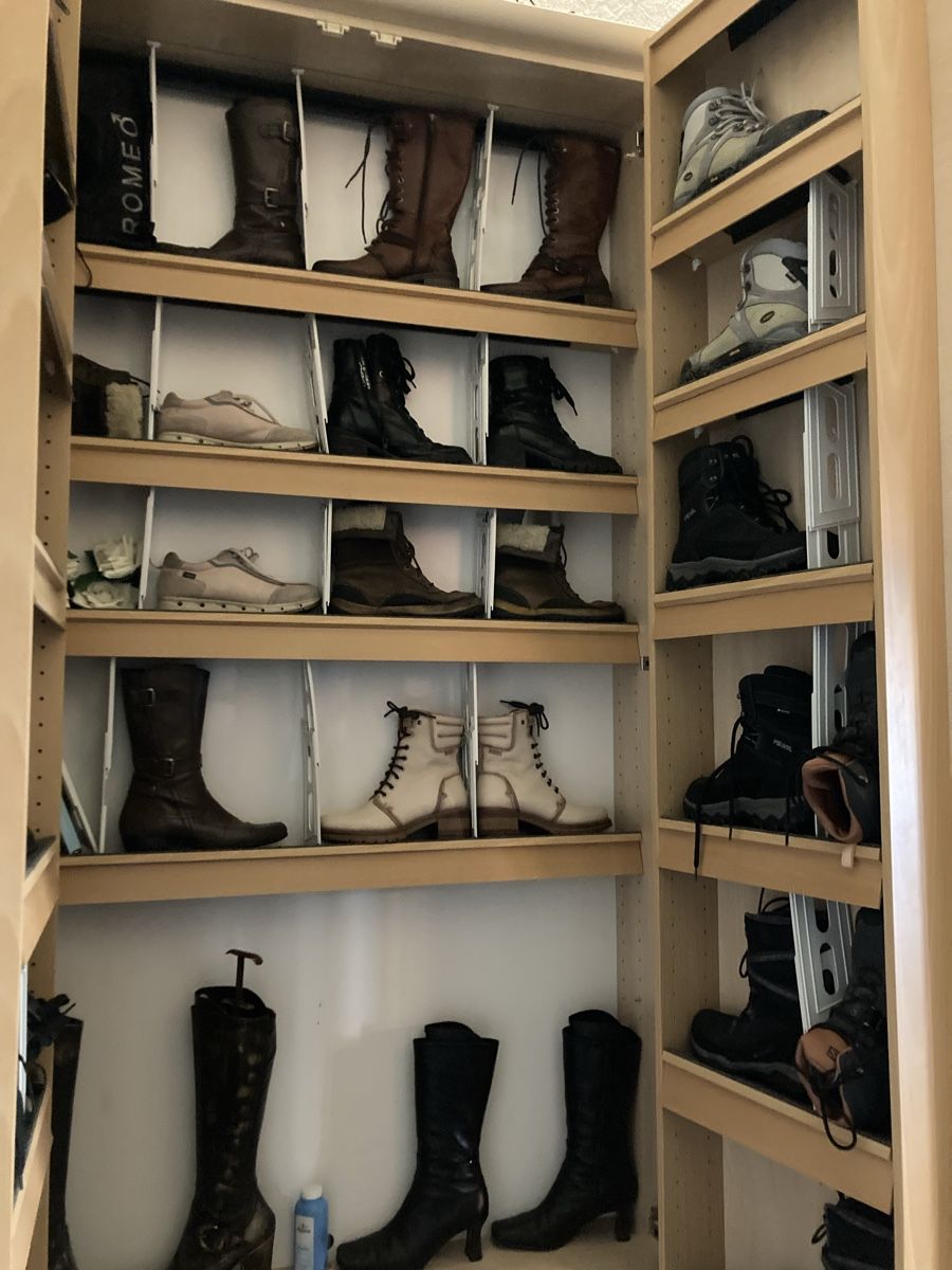Armadi: Eleganter grosser Schuhschrank – Usato da Rorbas venduto da Tammy06 1