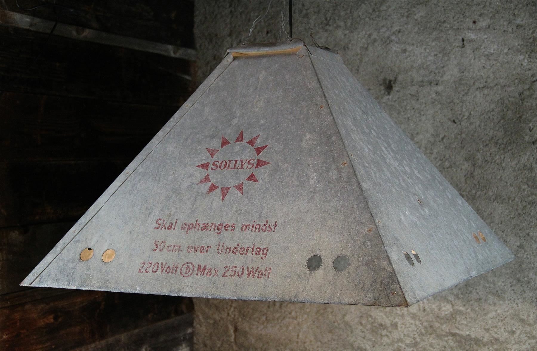 Lampade: Industrielampe, Fabriklampe, Hallenlampe – Usato da Birrwil venduto da brandschatz_birrwil 5