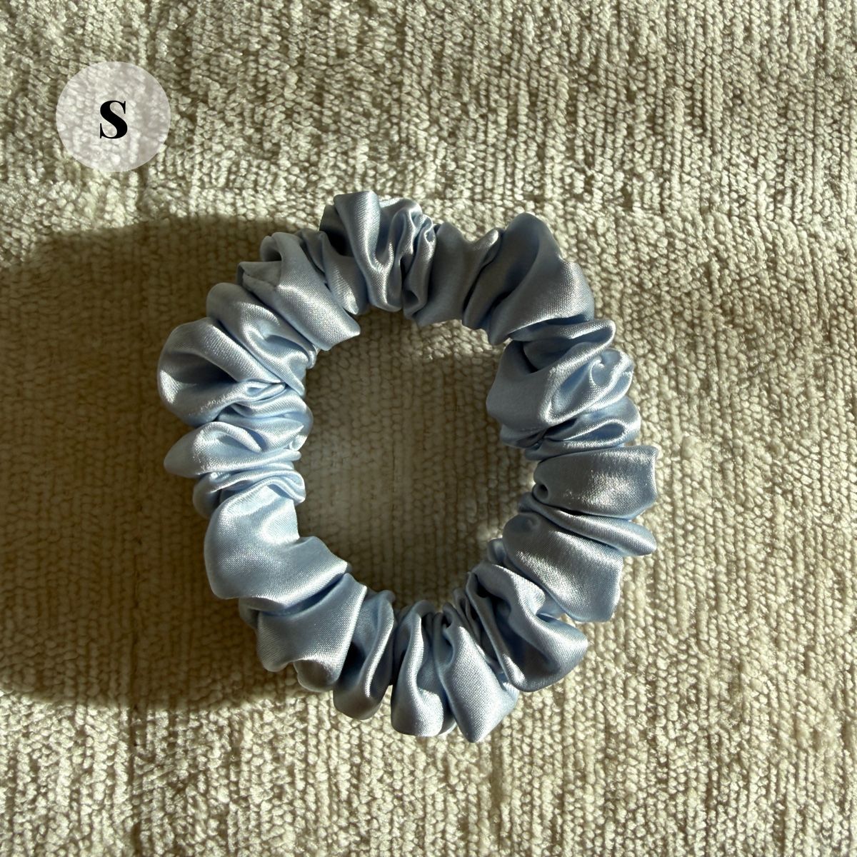 Haarschmuck: 10# light blue 100% Mulberry Silk Scrunchie Size S - NEW – Neu und originalverpackt aus Winterthur von LeLe0606