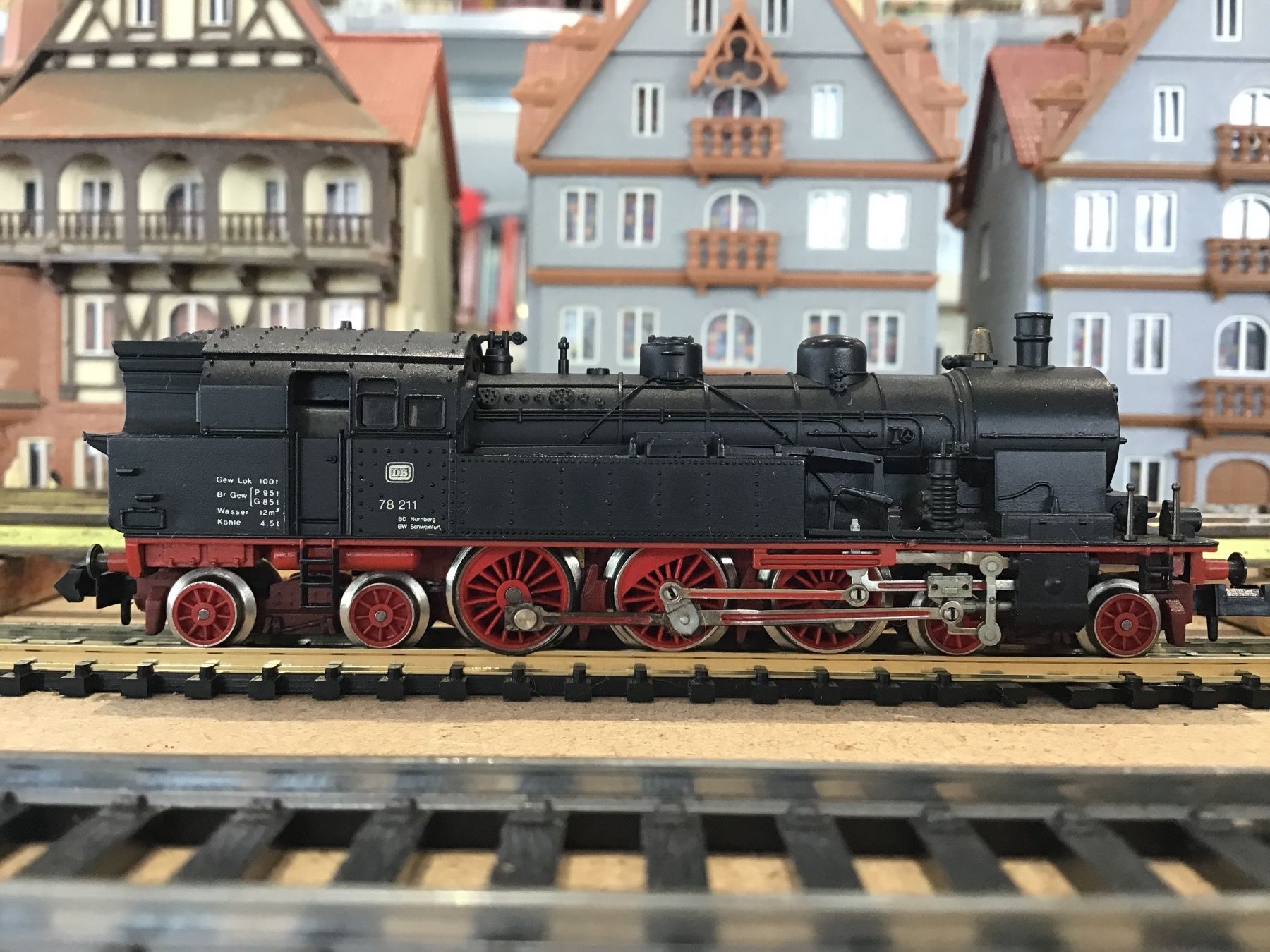 Arnold Modellini di ferrovie: ARNOLD N Dampflokomotive BR 78 211 – Usato da Männedorf venduto da Modell-Spezialisten 3