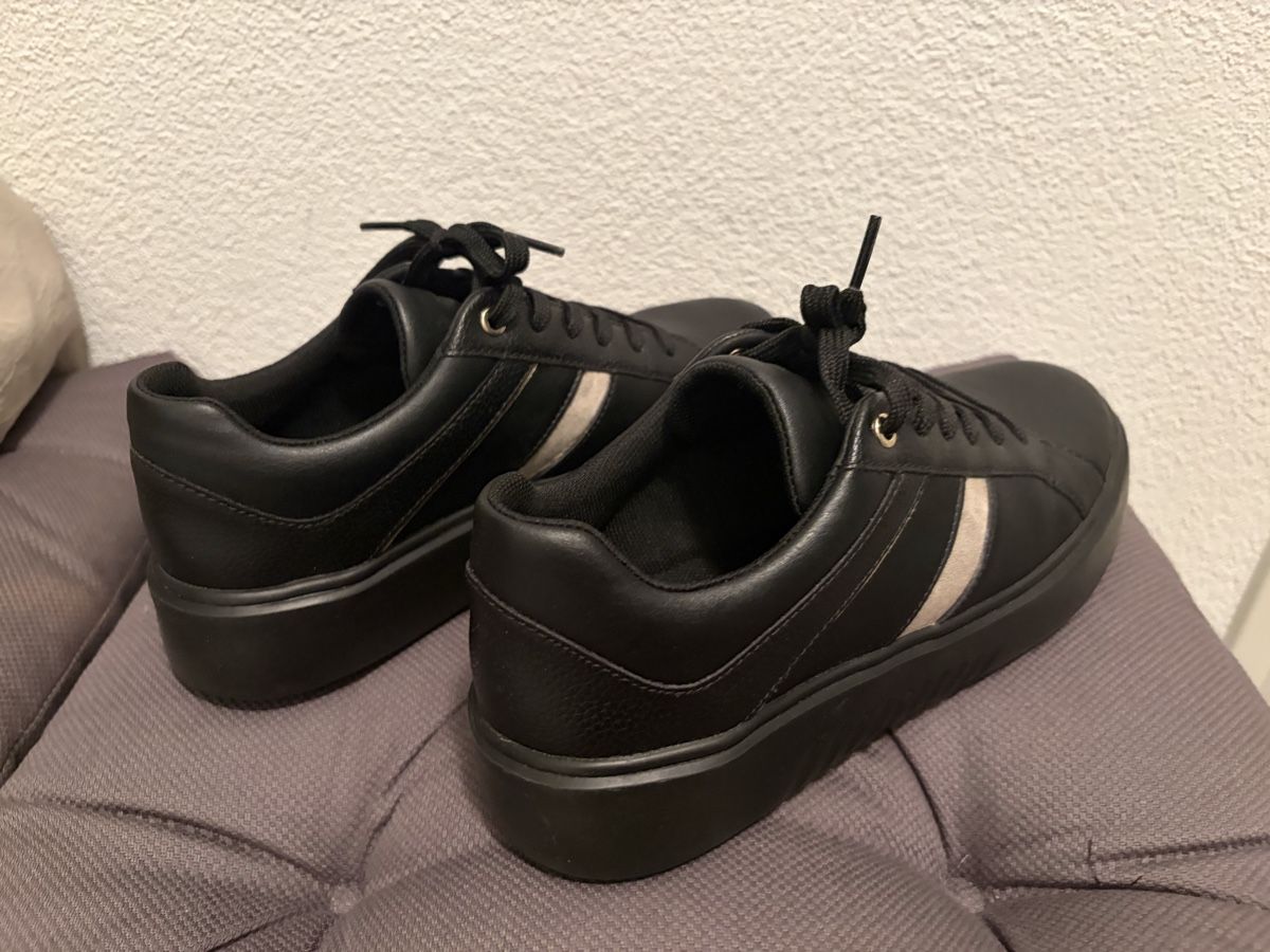 Geox Scarpe da donna: Geox Sneakers schwarz – Usato da Triesen venduto da anschi1986 1
