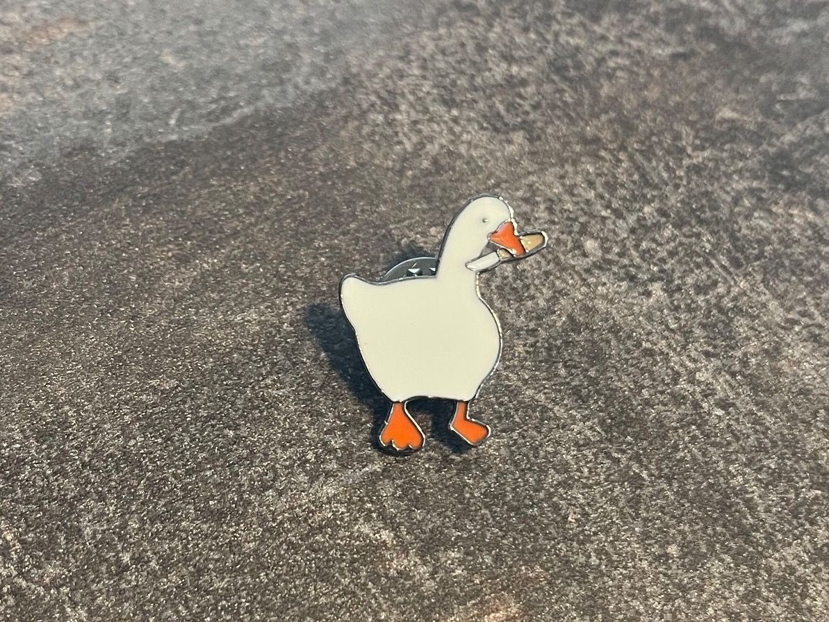 Plaketten & Abzeichen: Angry Goose Meme Pin – Gebraucht aus Biel/Bienne von bas_c8yf