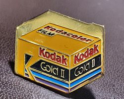 AA251A - Pin Kodak Gold II Filmmit Goldrand RAR