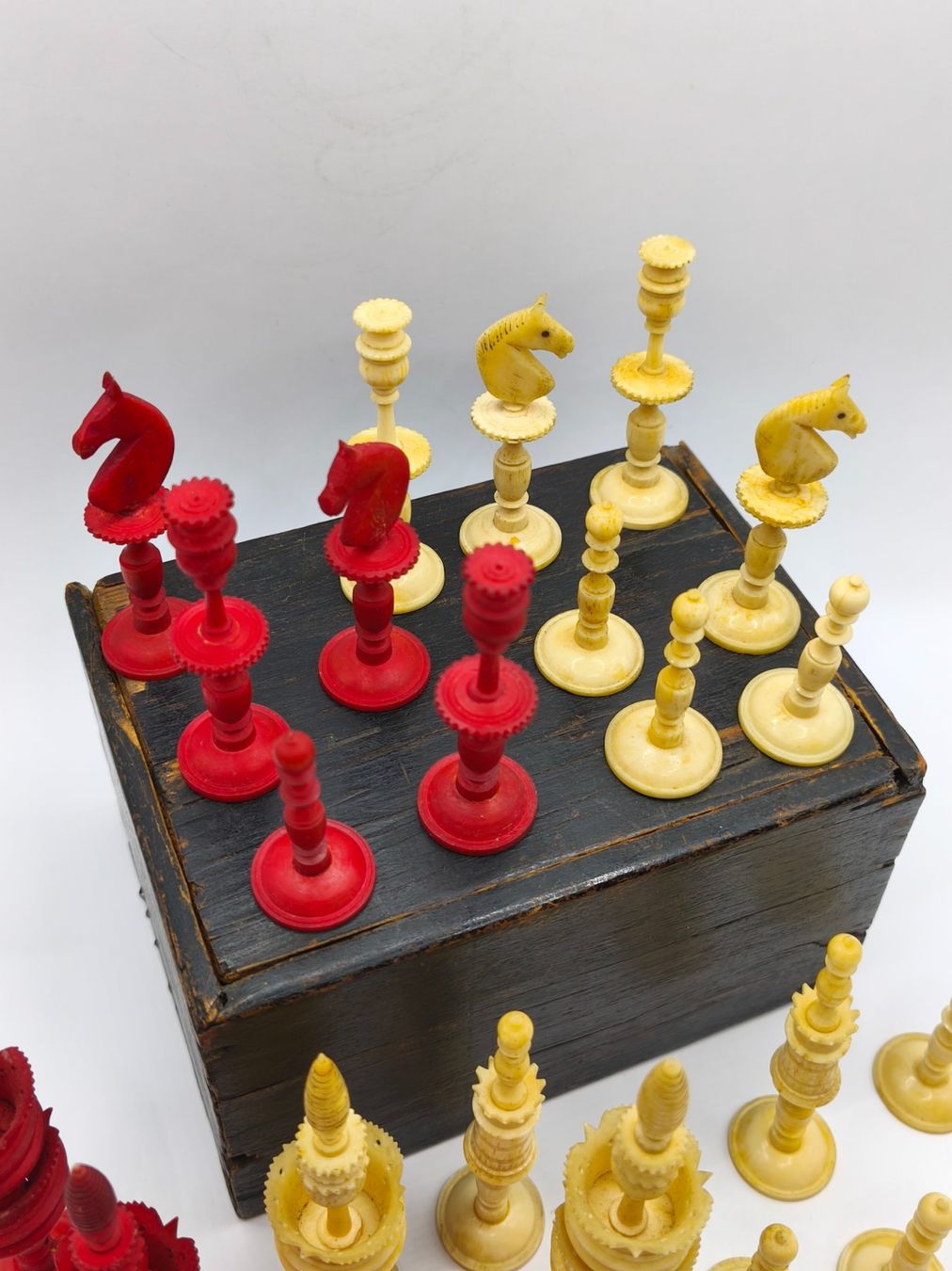 Giochi: "Selenus-Stil" Schachfiguren 1875 mit Widmung – Usato da Wettingen venduto da DaHa90 2