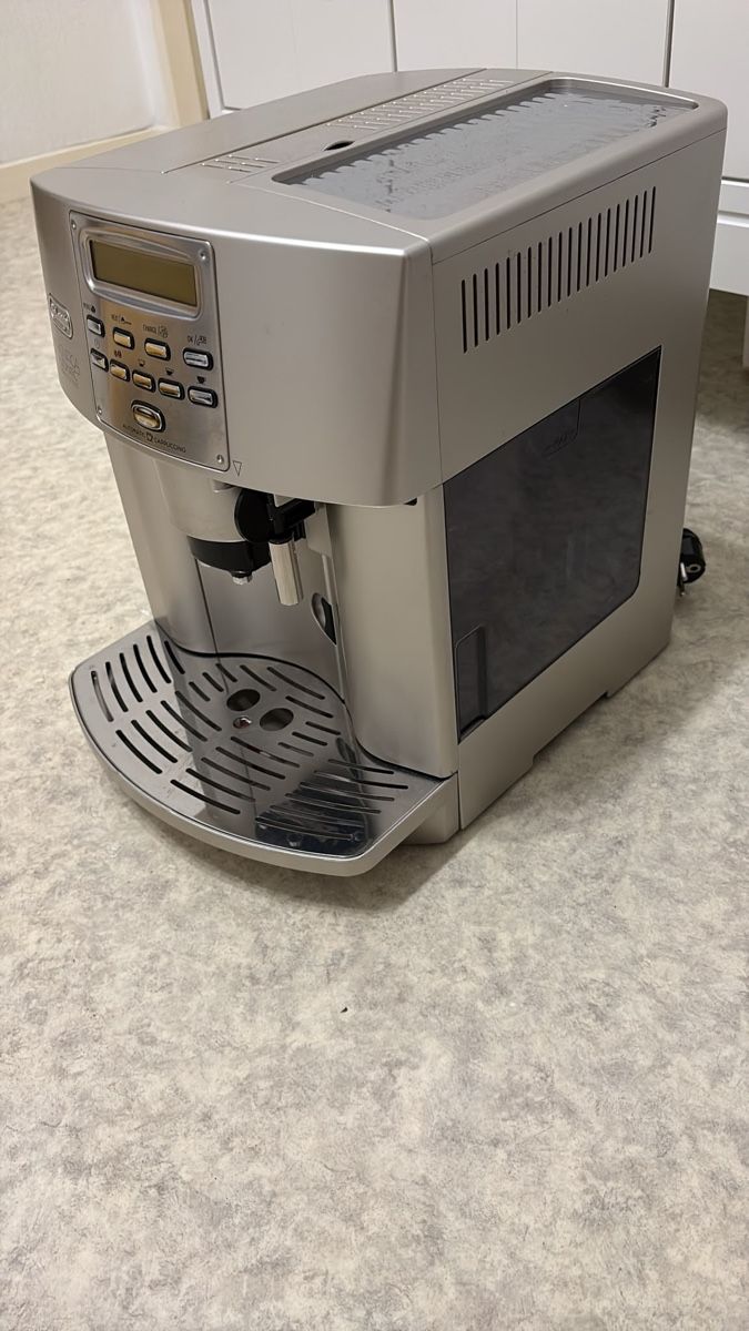 De'Longhi Macchine per caffè & Macchine per espresso: Kaffeevollautomat DeLonghi Magnifica  – Usato da Basel venduto da caj_l6qk 2