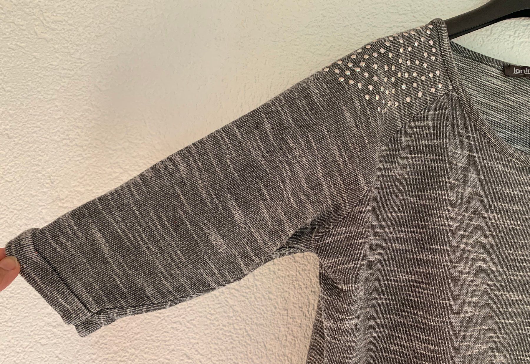 Maglioni & Felpe: Pulli grau mit silbrigen Facettenperlen – Usato da Zäziwil venduto da kreative-ideen 1