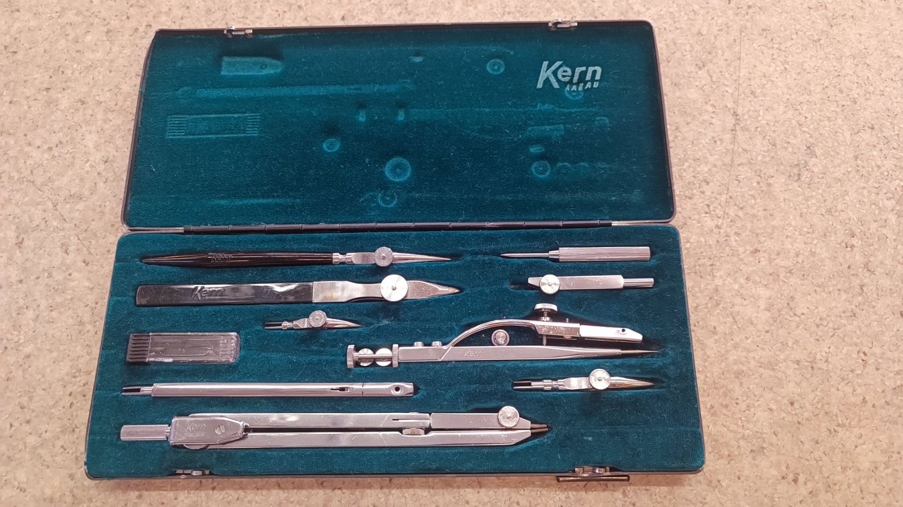 Zirkel: Kern Aarau Zeichenzirkel Set Vintage – Gebraucht aus Reiden von Zofi-Brocki