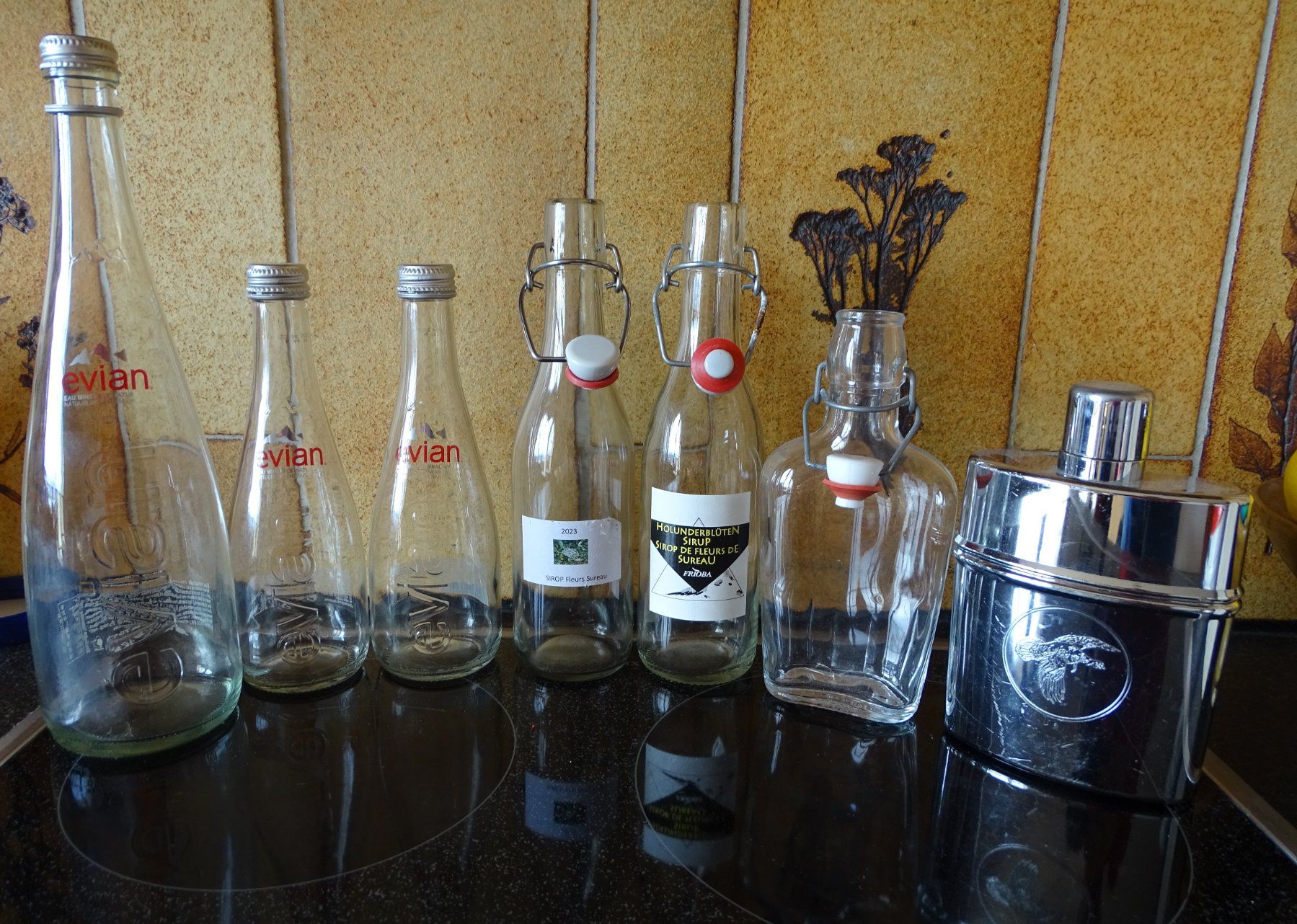 Flaschen: 7 bouteilles en verre  7 Flaschen Glas – Gebraucht aus Lugnorre von gg17