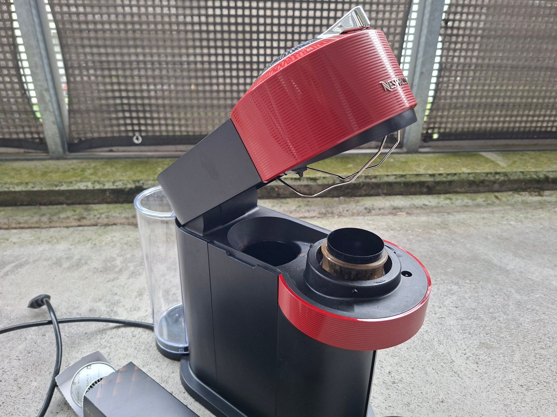 Nespresso Macchine per caffè & Macchine per espresso: Nespresso Vertuo Next Maschine mit einigen Kapseln – Usato da Gretzenbach venduto da RedCarGuy 1
