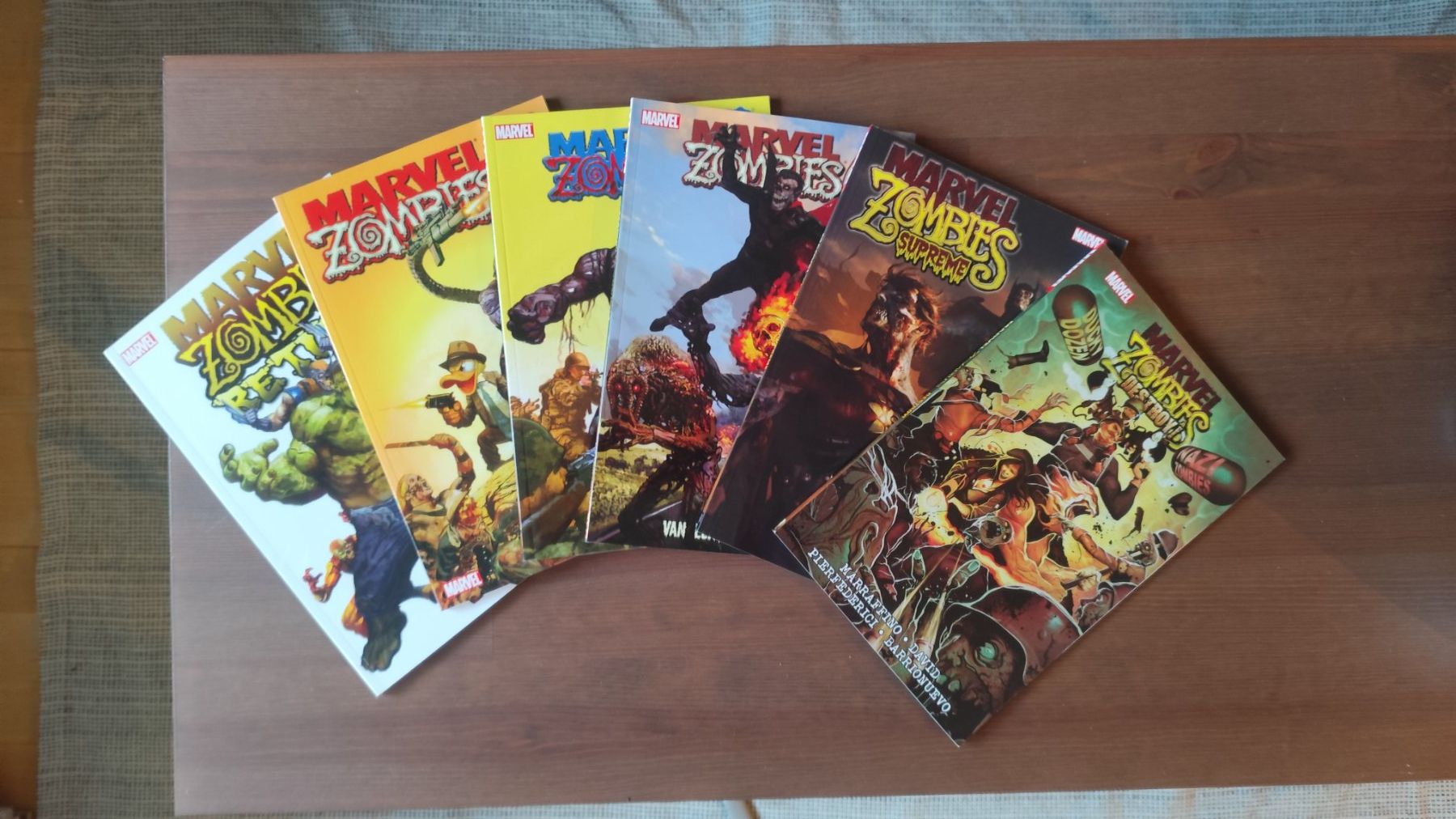 Fumetti: Marvel Zombies Comic Bundle – 6 Bände (Paperback Sammlung) – Usato da Liebefeld venduto da Oakman771