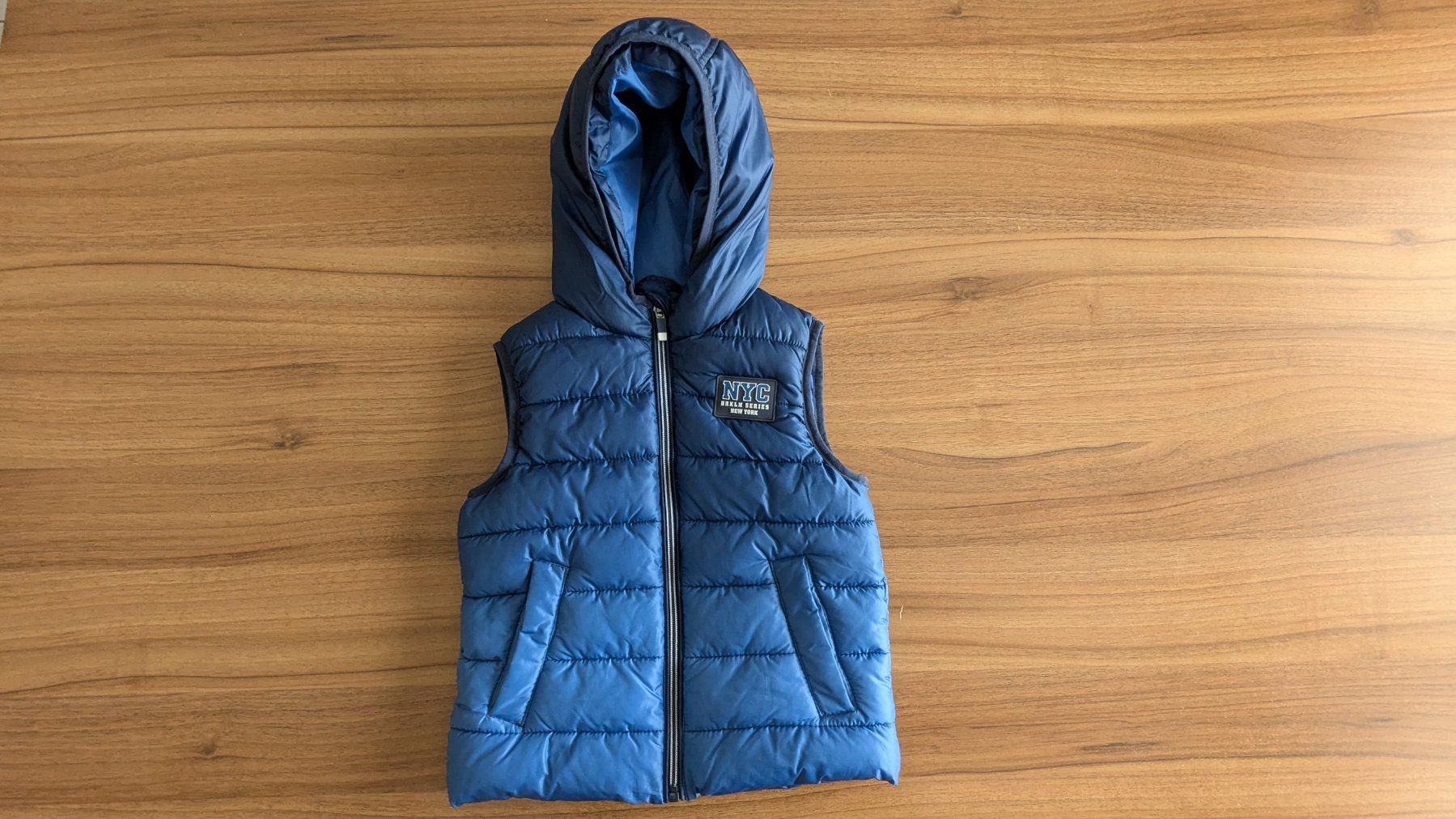 C&A Altro abbigliamento per bambino: Steppweste mit Kapuze - Grösse 104 – Usato da Oberwil-Lieli venduto da meipa3000