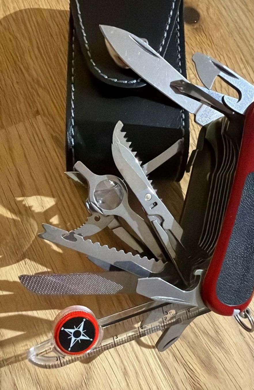 Victorinox Couteaux de poche: VICTORINOX  TASCHENMESSER EVOLUTION  GRIP RED/BLACK MIT ETUI – D'occasion à Zürich par Frei-Occasionen 5