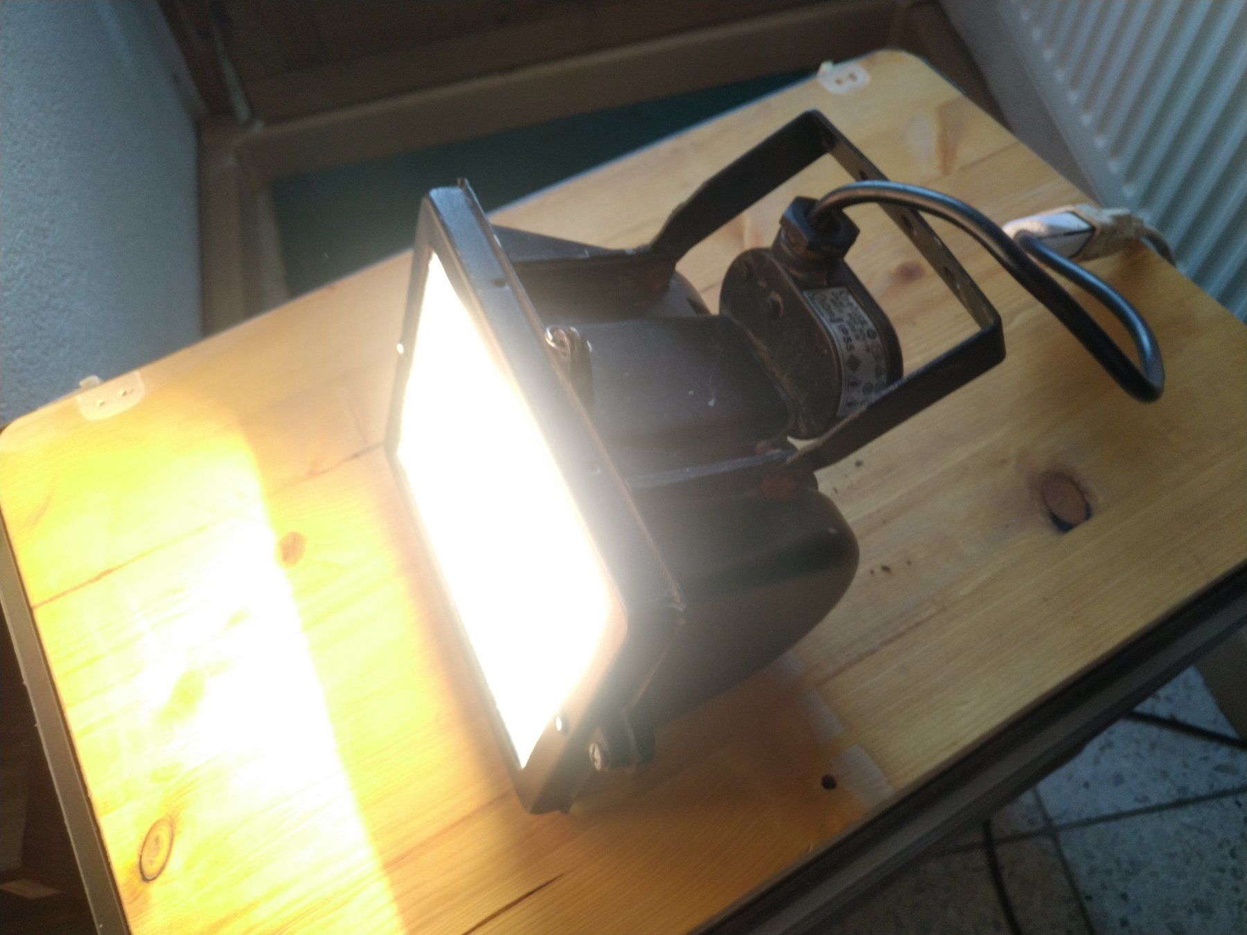 Lampade: 4 Halogenscheinwerfer Baustrahler Strahler Aussenbereich – Usato da Buckten venduto da RolandsLiquidationen