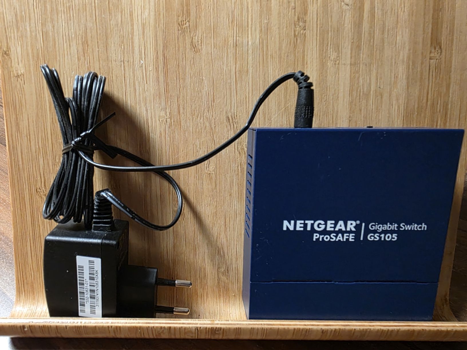 Netgear Hub & Switch: Netgear GS105 Switch – Usato da Birmenstorf AG venduto da kito83 1