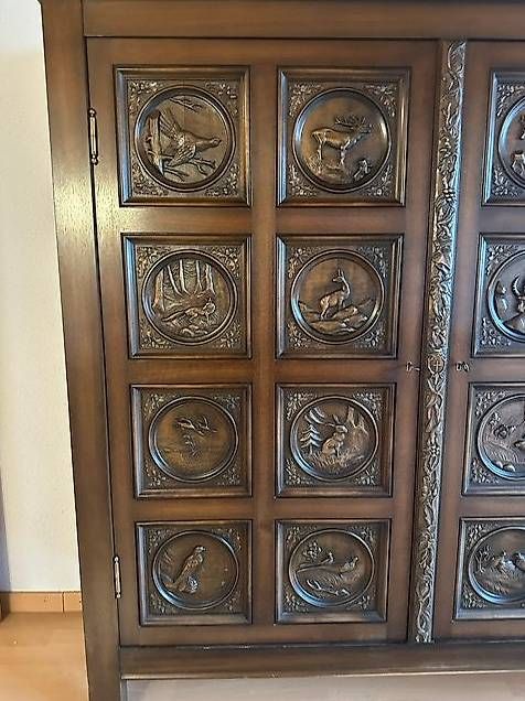 Armadi: Jagd Schrank aus Nussbaum – Usato da Bern venduto da BrischitteBern 1