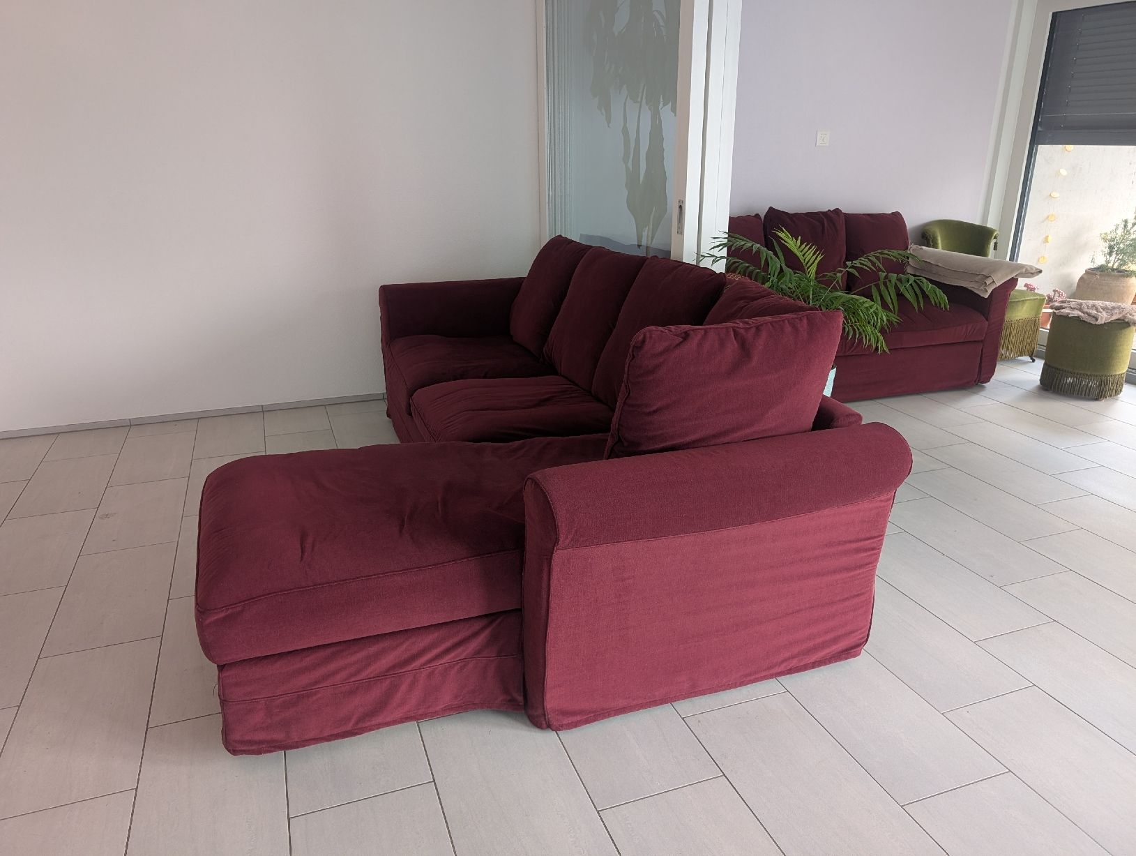 Ikea Divani: Sofa set burgundy 2-seater and corner sofa very comfortable. – Usato da Binningen venduto da cor_qgz7 2