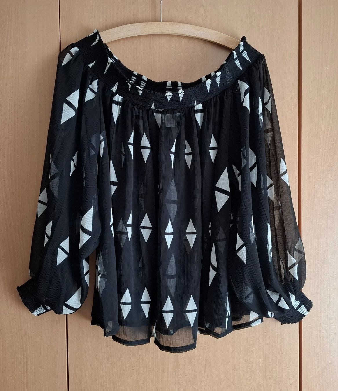 H&M Camicette: 2 stk. Off-Shoulder-Shirts gr.38 – Nuovo (secondo la descrizione) da Oberurnen venduto da rotty80 2
