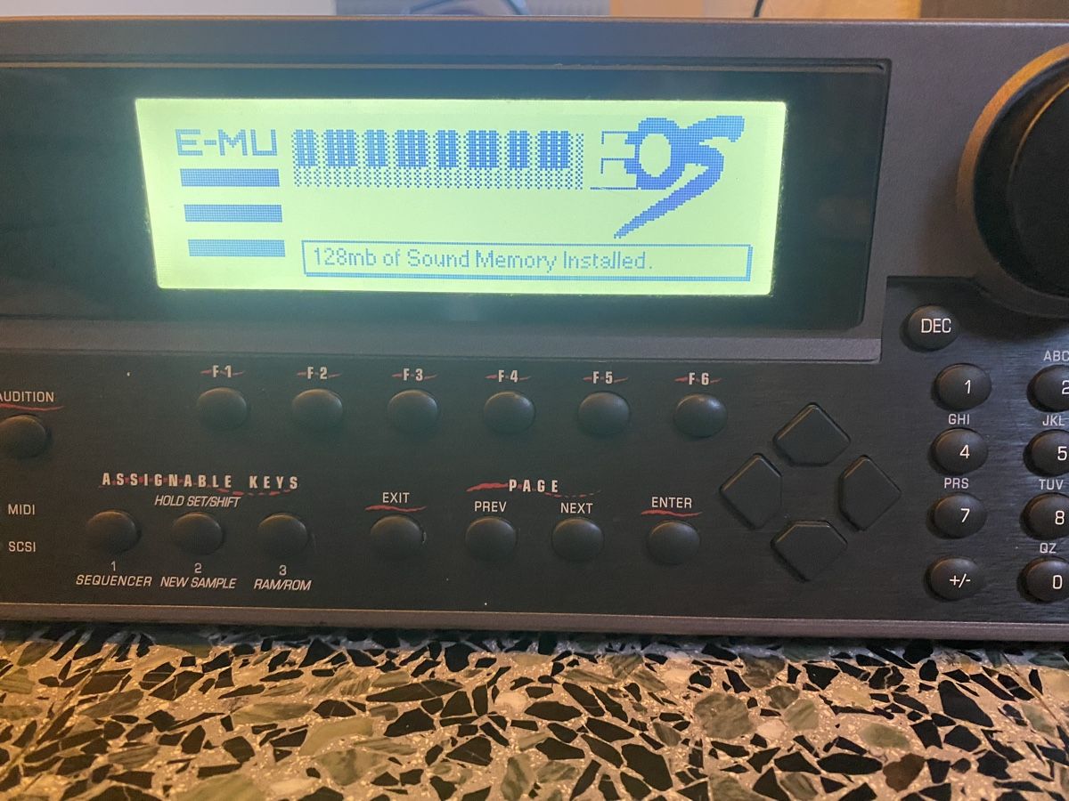 E-Mu Instruments de musique: E-mu sampler ultra 6400 – D'occasion à Epautheyres par jocib 8