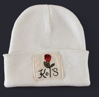 Warme Winter Mütze Weiss mit Patch - Neu und ungetragen!