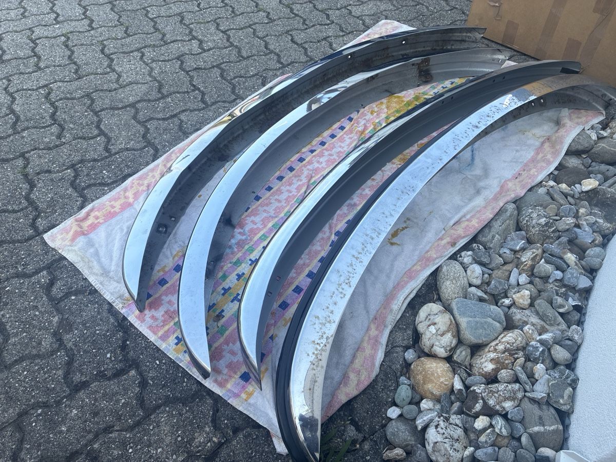 VW Tutti pezzi di ricambio auto: Vw Käfer Stossfänger Vorne und Hinten – Usato da Felsberg venduto da schwarzin 1