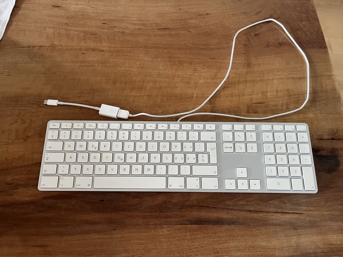 Apple Claviers: Clavier Apple avec pavé numérique, – D'occasion à Ligerz par SparkleX 1