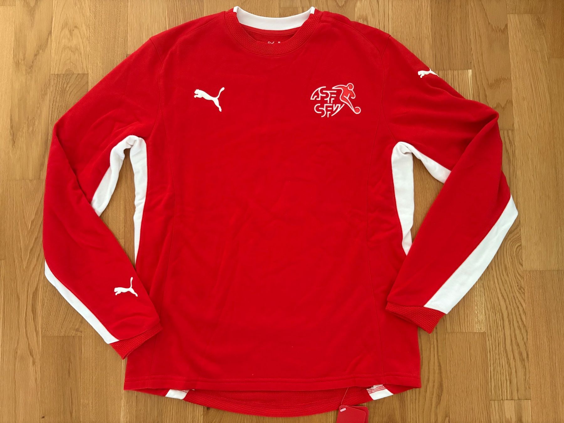 Schweizer Nati Canottiere & Pantaloni: ORIGINAL SCHWEIZ NATI PULLOVER NEU PUMA S GRATIS VERSAND – Nuovo e nell'imballaggio originale da Zürich venduto da TRIKOTKAISER 2