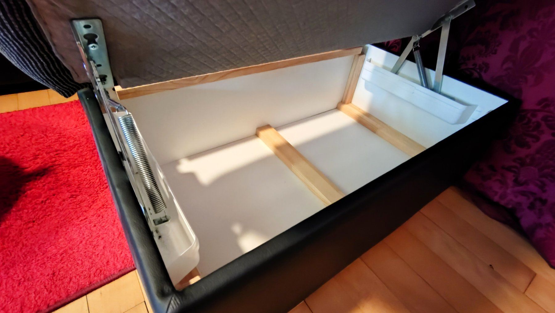 Divani: Grosses Sofa / Bettsofa mit Bettzeugkasten + Salontischli – Usato da Luzern venduto da sandy-mary 9