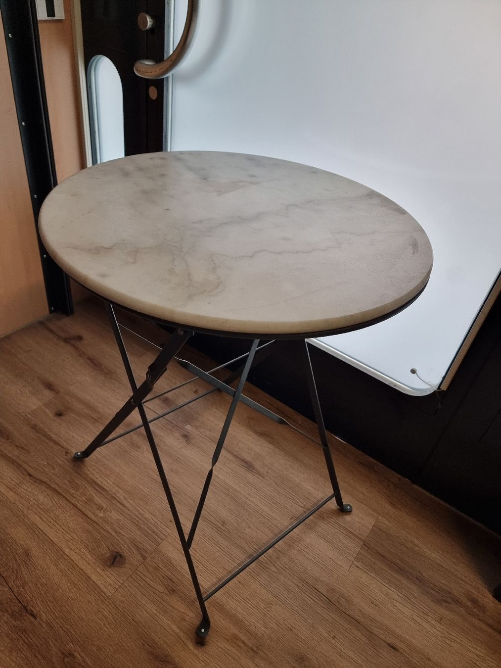 Tavoli: Rundklapptisch Metall mit Marmorplatte – Usato da Hettlingen venduto da osm_t6zs