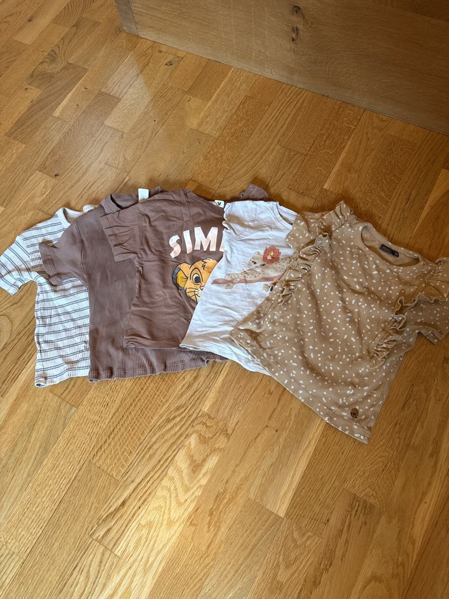 Camicie, T-shirt & Polo: T-Shirts Gr.92-98 – Usato da Ottikon venduto da Domito