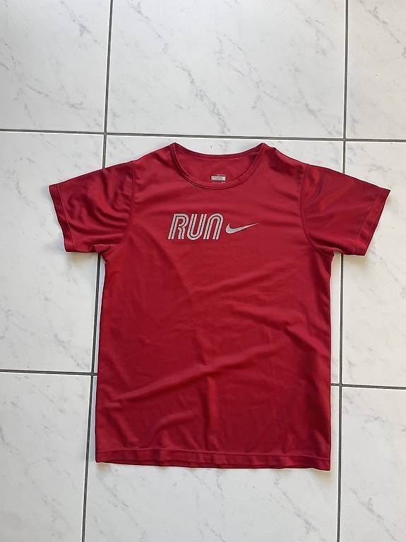 T-shirt: Nike sport shirt S – Usato da Itingen venduto da alexasoldie