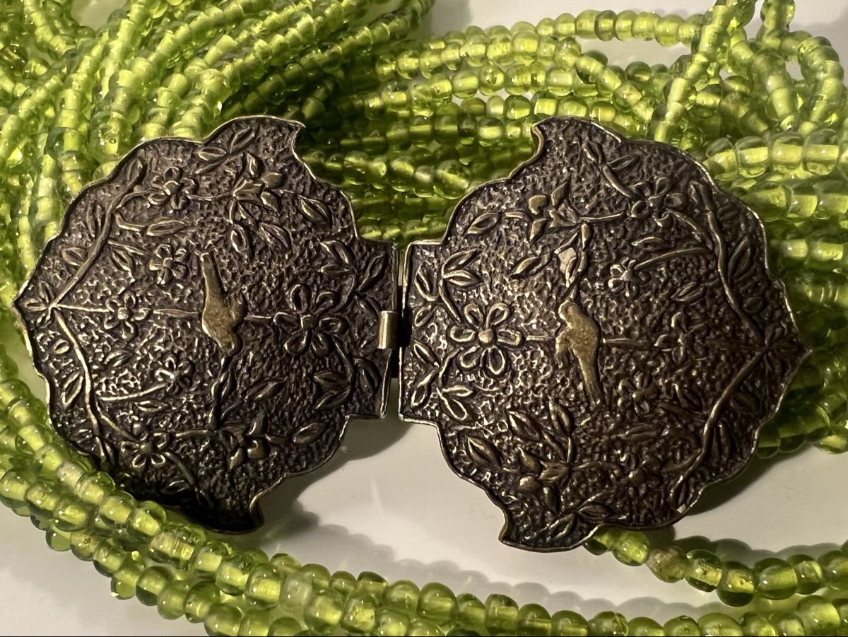 Catenine: Collier ANEHO Création  multirangs fermoir motifs oiseaux – Usato da Genève venduto da DELIRBEADS 7