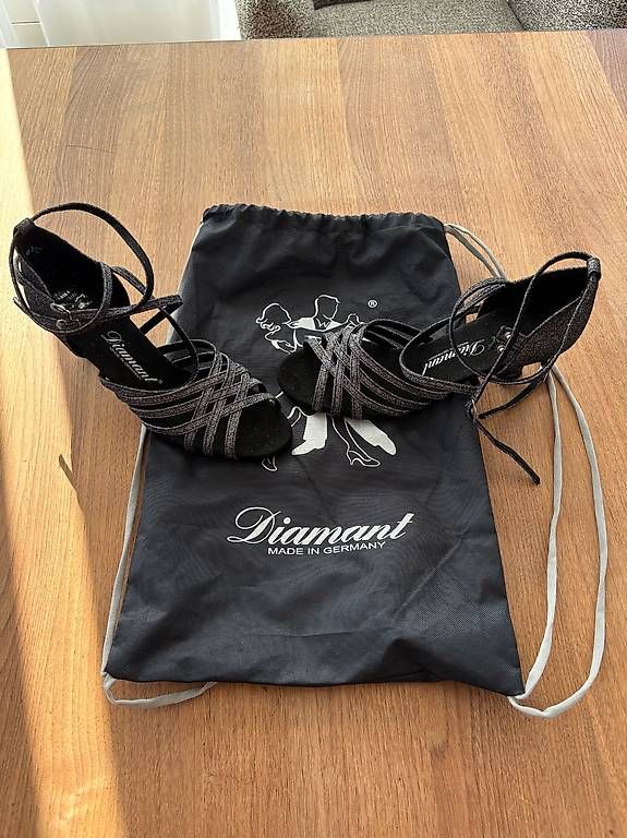 Chaussures femmes: Neue, ungebrauchte Tanzschuhe – D'occasion à Oberwil par Fanny2017 2