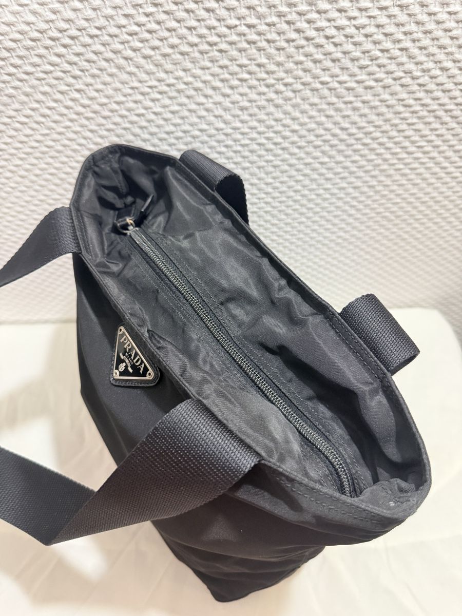 Prada Sacs: Prada Tote Bag Black Nylon  – D'occasion à Geneve par DarlingVintage 2