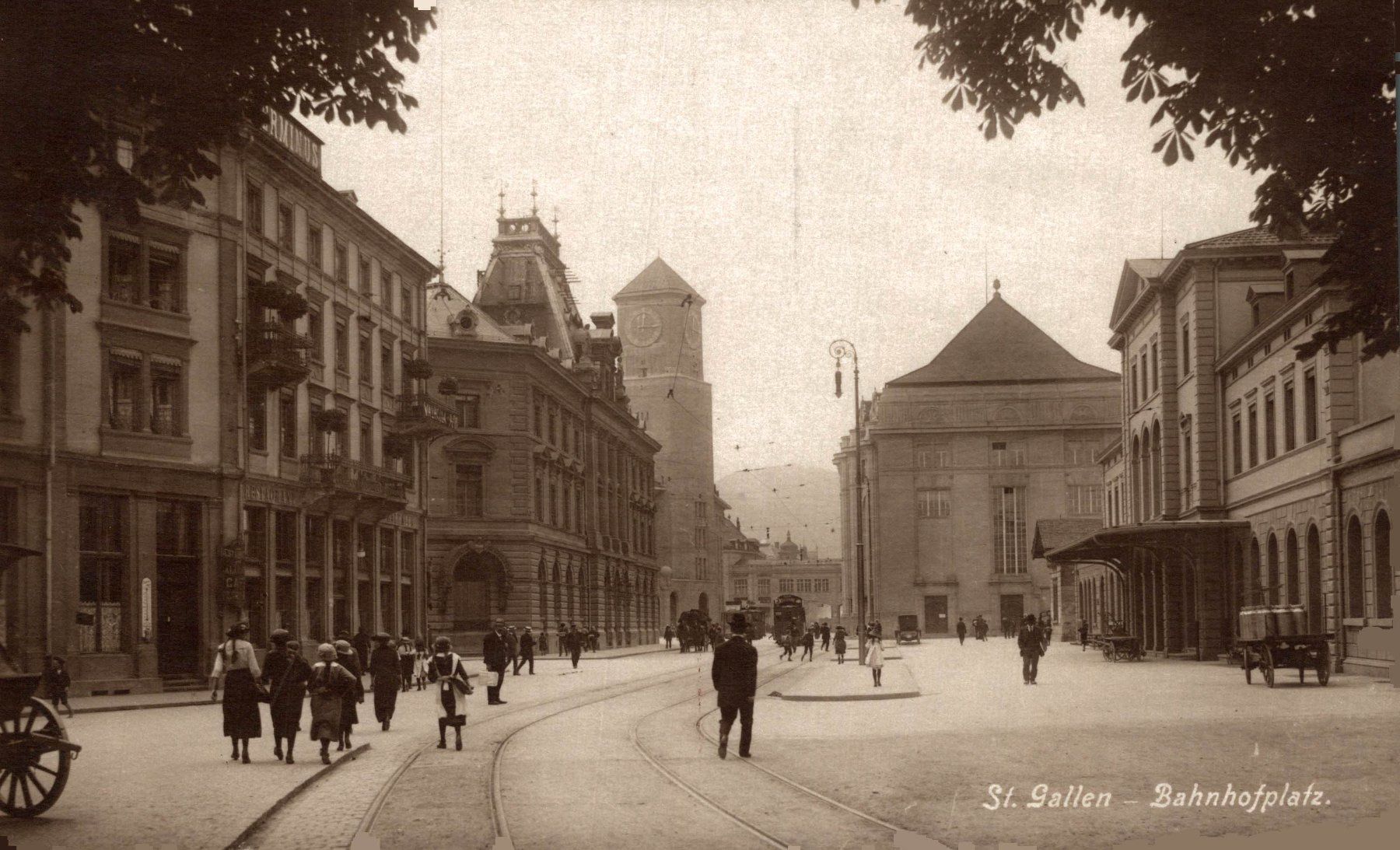 Cartoline postali: St. Gallen - Bahnhofplatz – Usato da Bronschhofen venduto da Astore