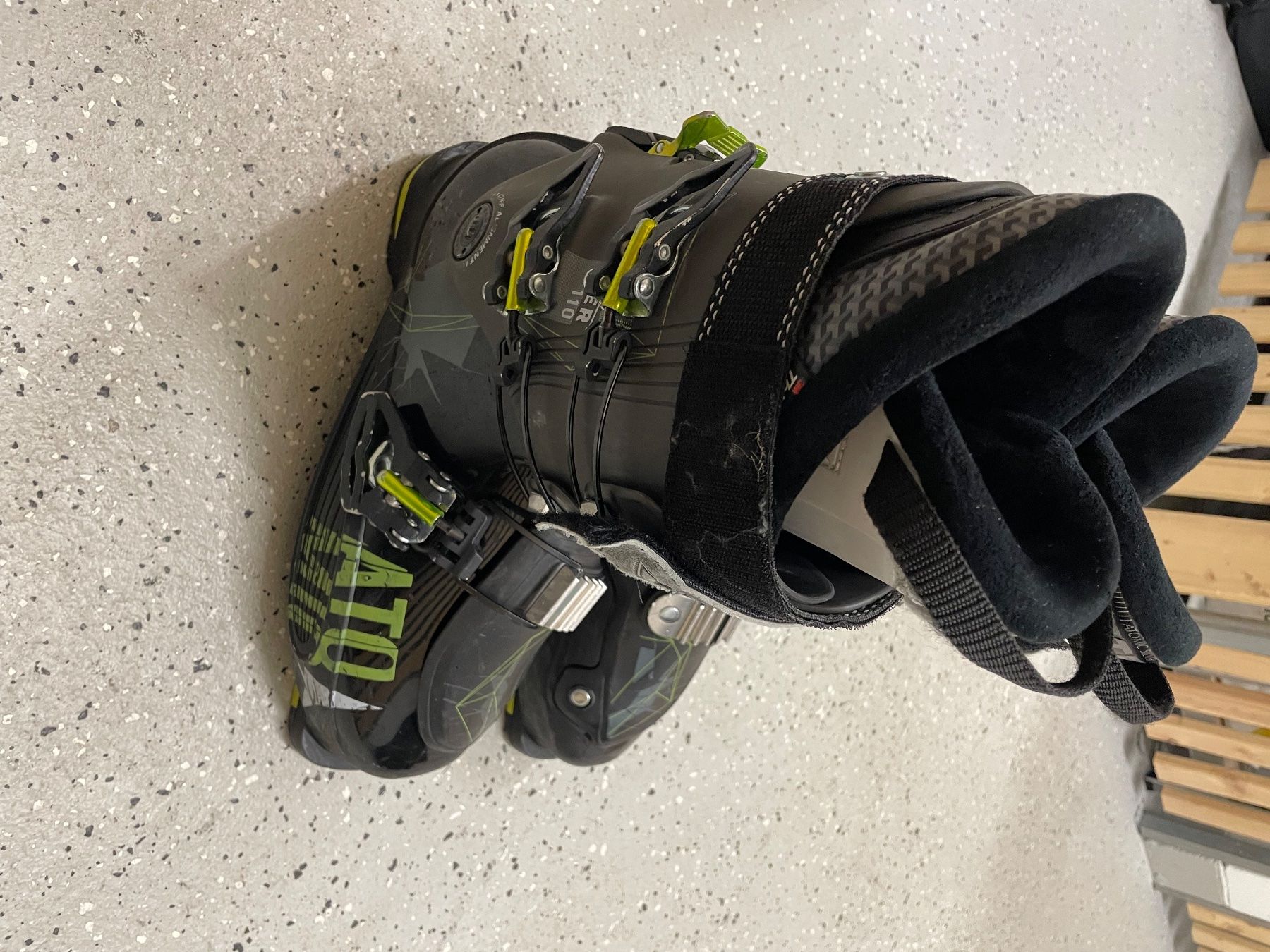 Atomic Herrenschuhe: Ski Boots Atomic Waymaker 110 Size 28.28.5 – Gebraucht aus Zug von NikosKoukos 2