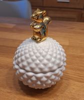 Porzellandose mit Eichhörnchen