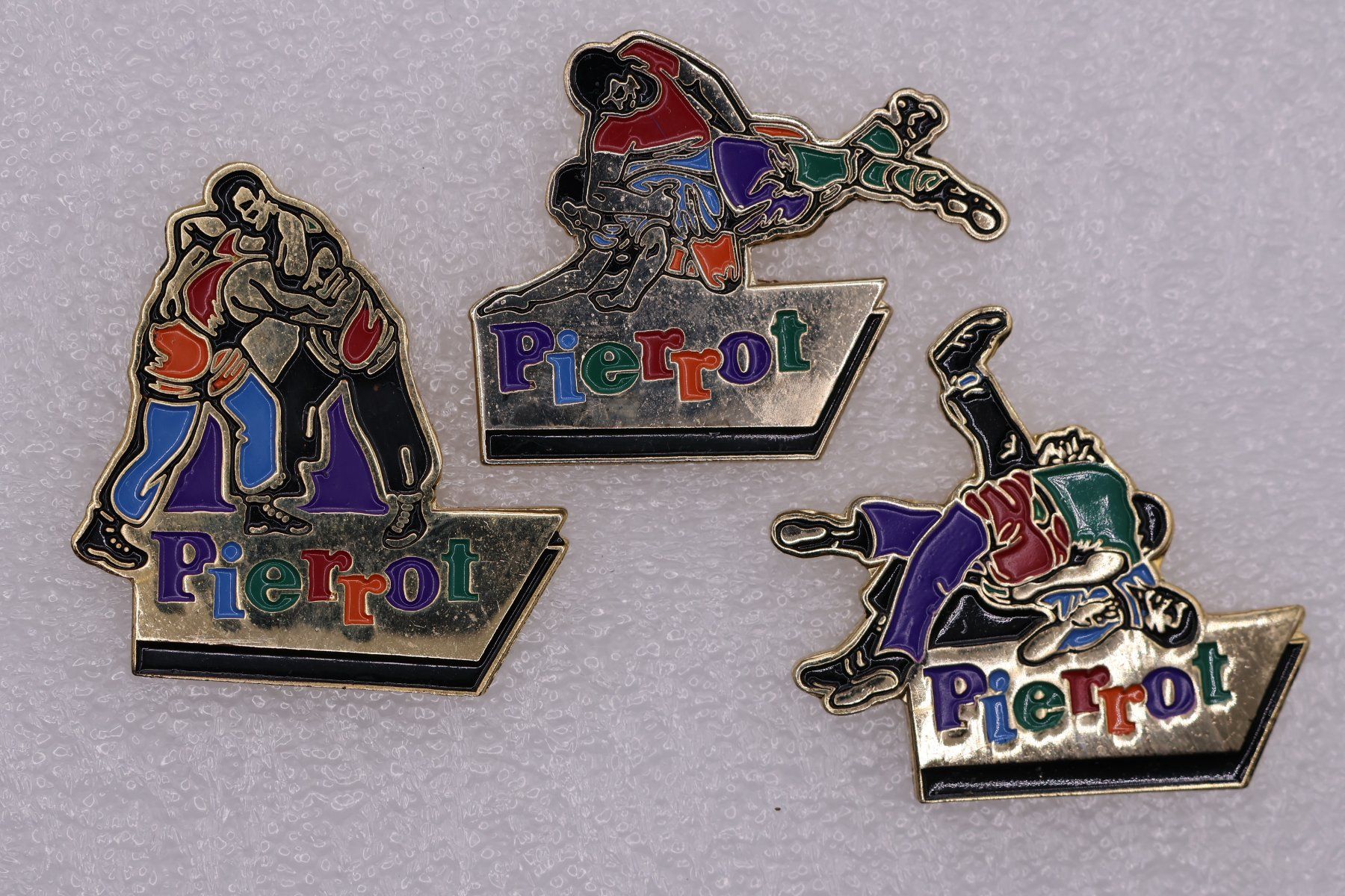Placchette & Badge: 3 Pins  Pierrot SCHWINGEN – Usato da Winterthur venduto da Sammleroase