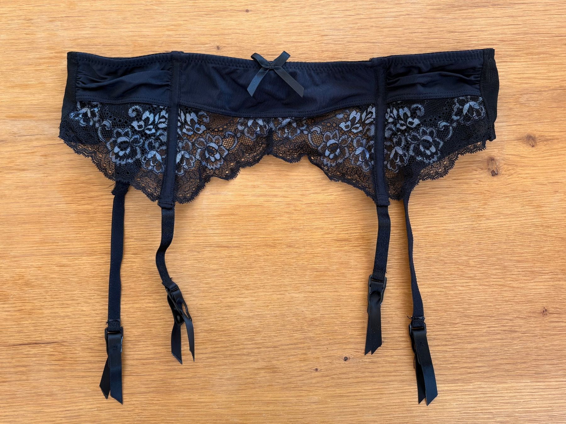 C&A Altra biancheria intima: Strumpfhalter verstellbar Spitze/Silikon/Satin,NEU – Nuovo (secondo la descrizione) da Siblingen venduto da Vany_McDougall