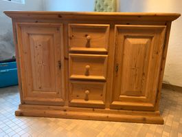 Kommode aus Holz