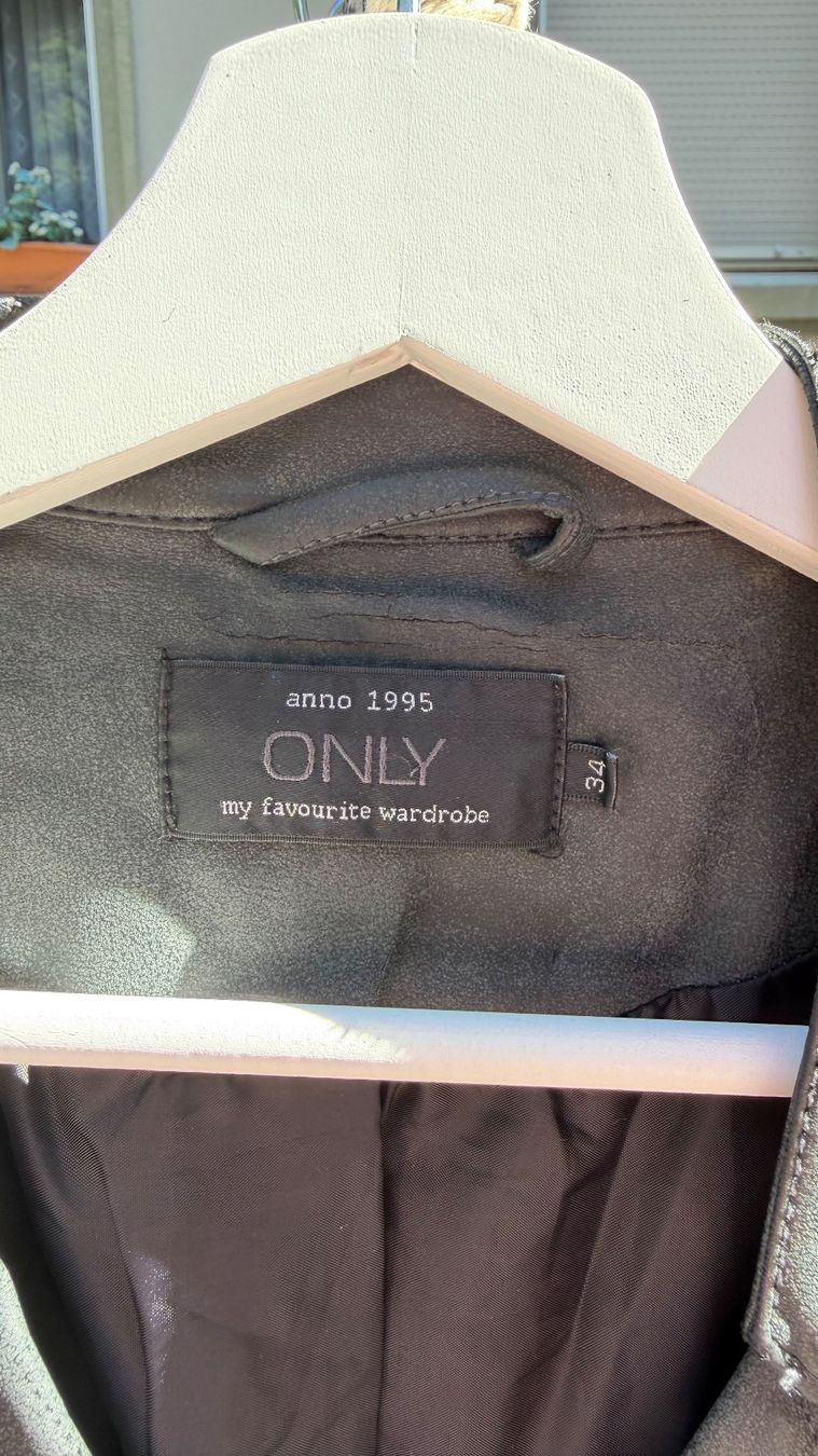 Only Giacche: ONLY Jacke schwarz-grau Grösse 34 – Usato da Basel venduto da annakati 1