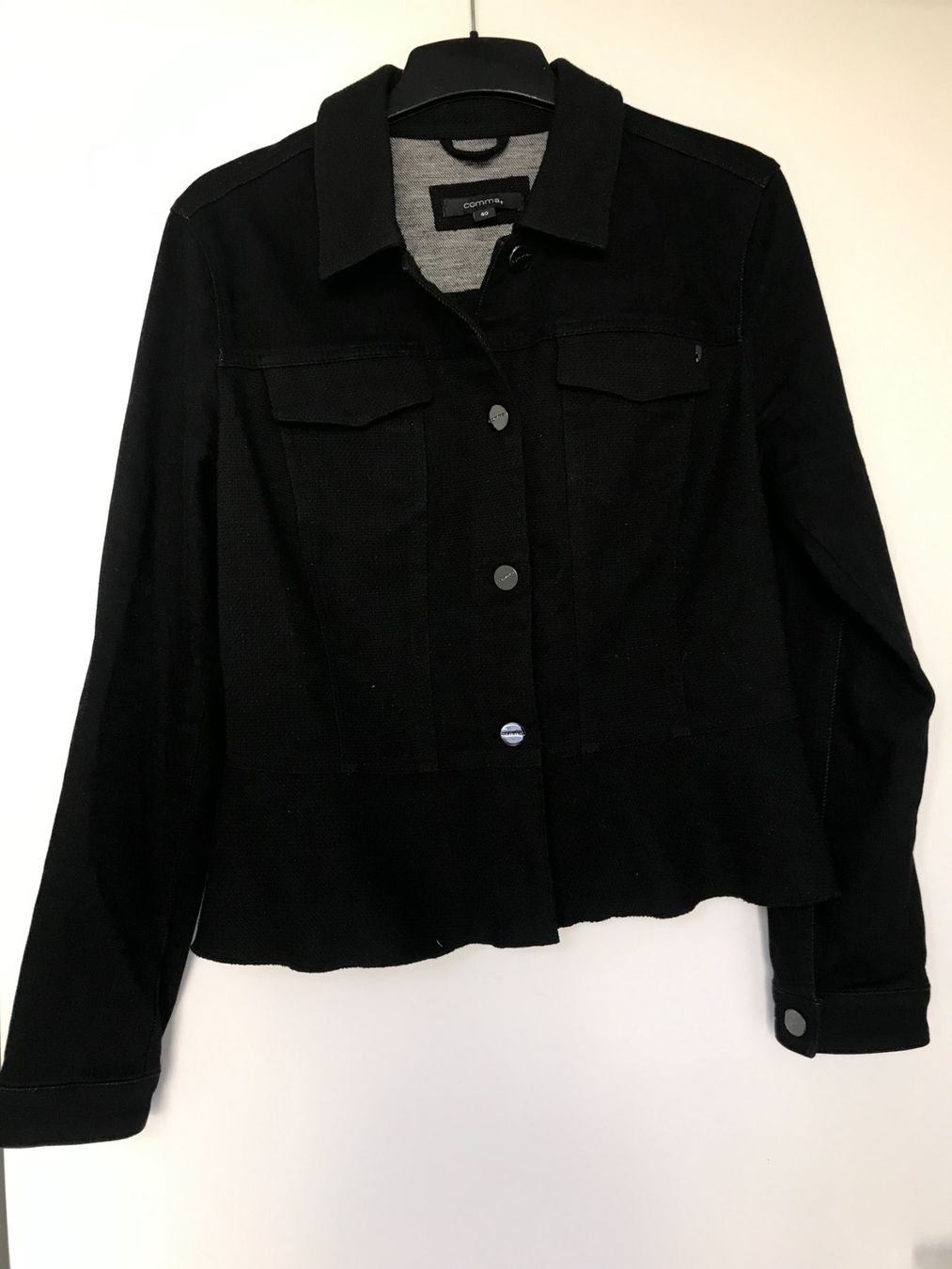 Comma Jacken: Schwarze Comma Blazerjacke Grösse 40 – Gebraucht aus Freienstein von Jessy024
