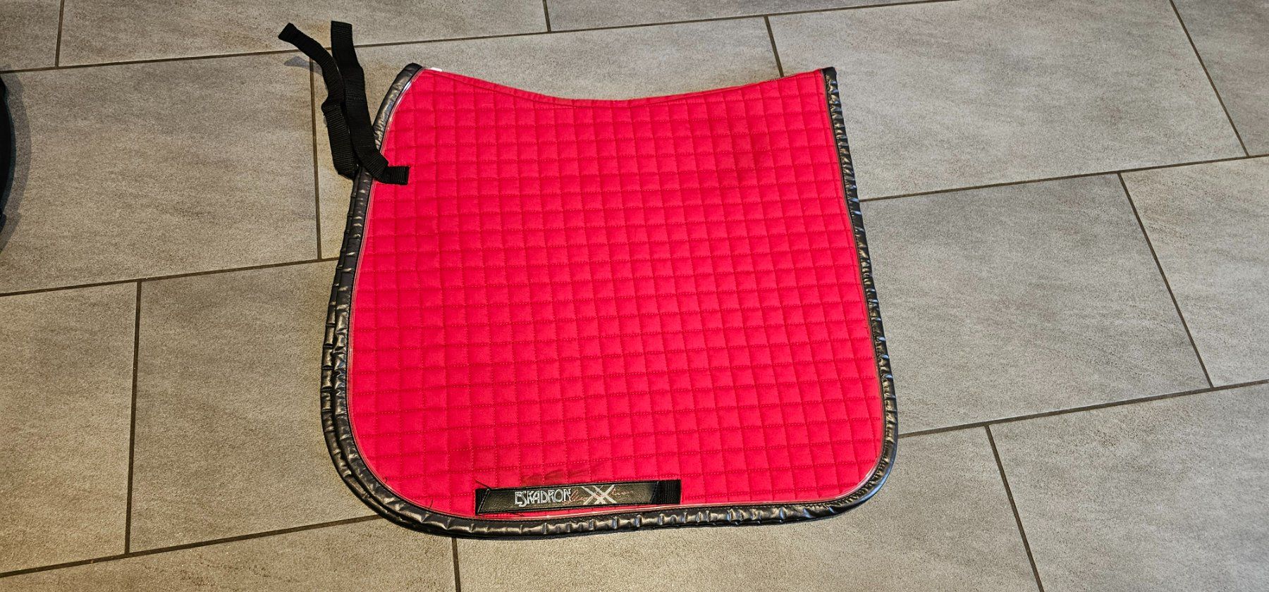Eskadron Coperte: Diverse Schabracken in verschiedenen Farben – Usato da Herznach venduto da tel_c9y5