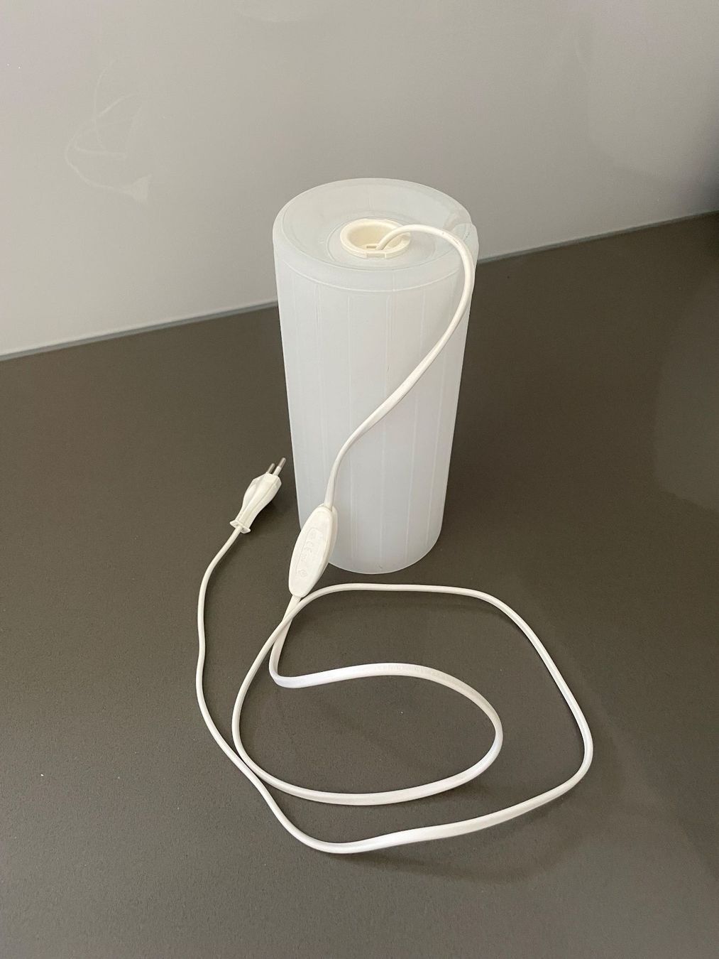 Ikea Lampade: Ikea Tischlampe Kvarna mit dimmbare Birne – Usato da Winkel venduto da Kade50 1
