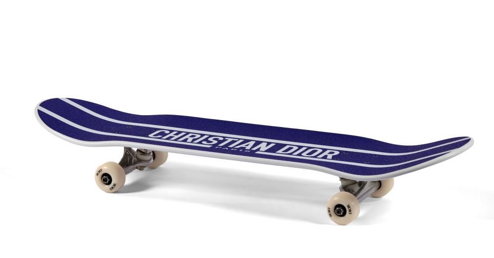 Skateboards: Skateboard Dior – Nuovo e nell'imballaggio originale da Chêne-Bougeries venduto da CollectorGVA