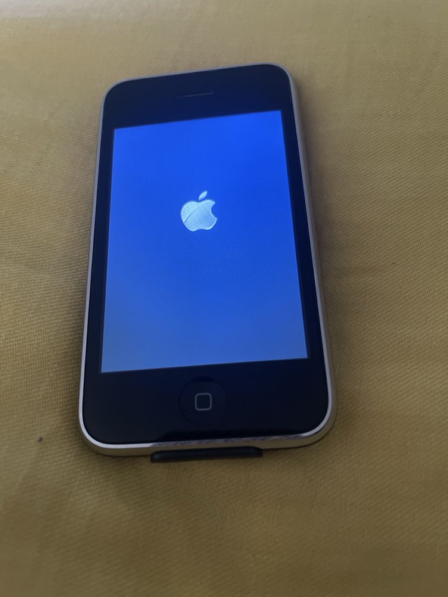 Apple Portables: iPhone 3GS 16GB schwarz mit OVP – D'occasion à Luzern par M.Ai 9