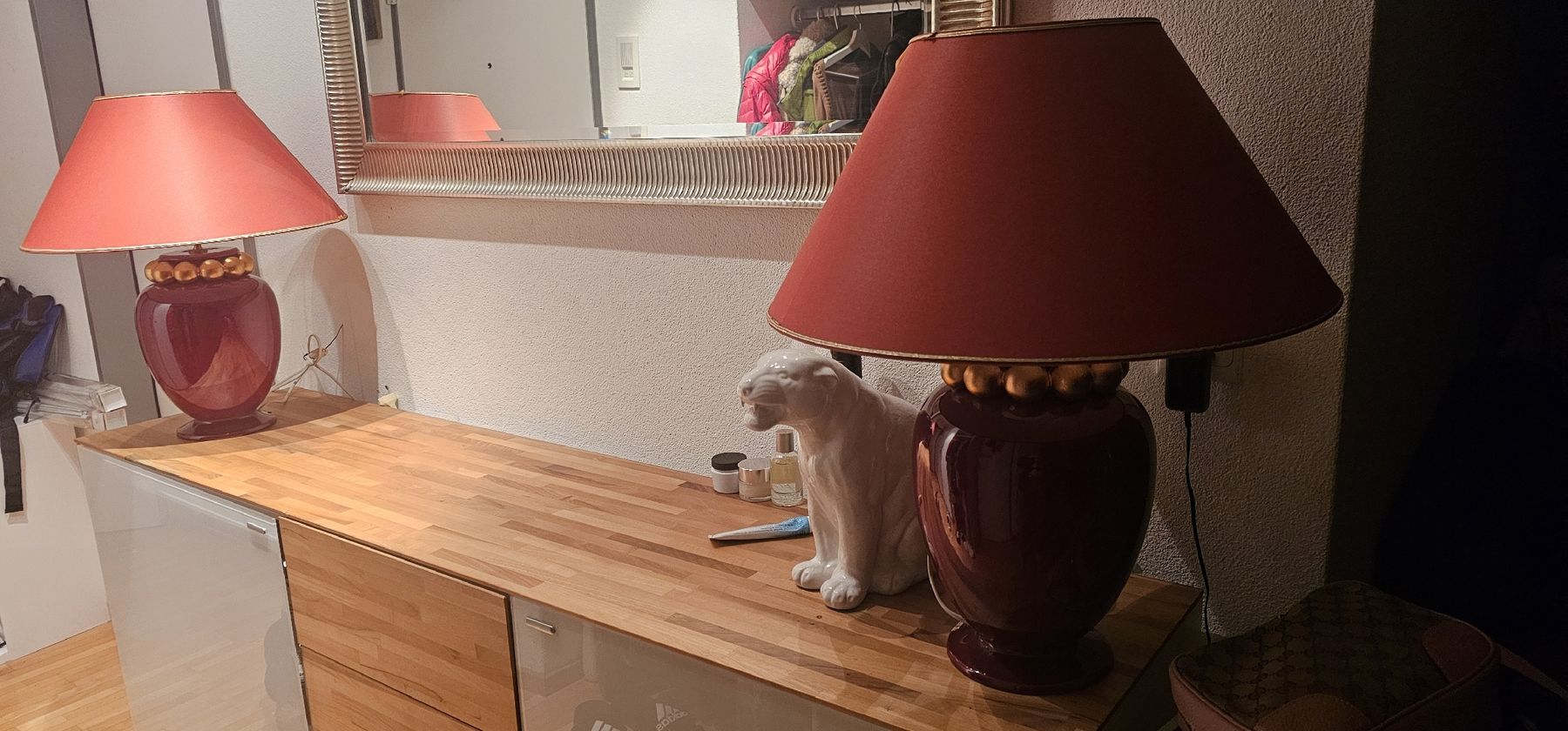 Lampade: 2 elegante Kostka Tischleuchten, weinrot – Usato da Riedikon venduto da Winter21.