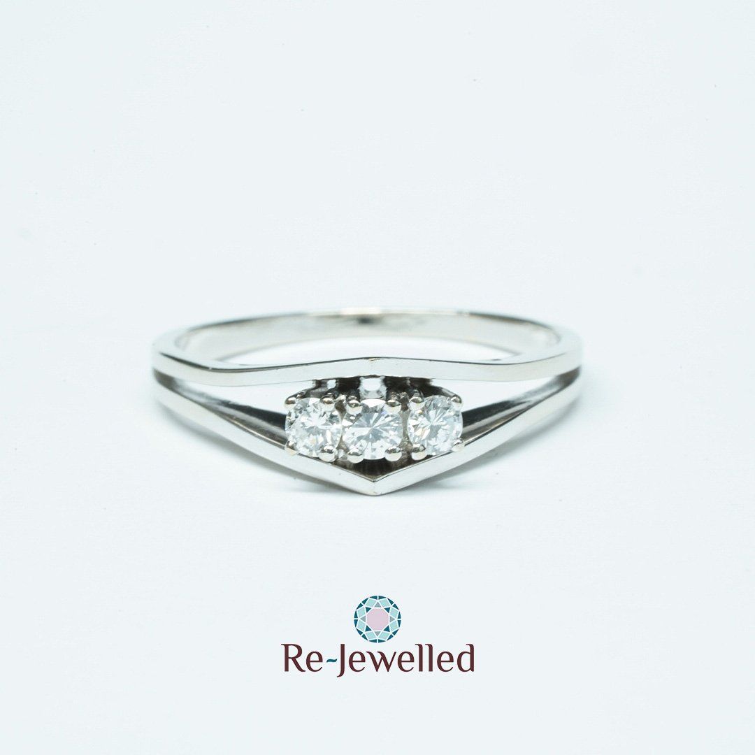 Ringe: Fingerring 18k Weissgold mit Diamanten – Gebraucht aus Bülach von Re-Jewelled 6