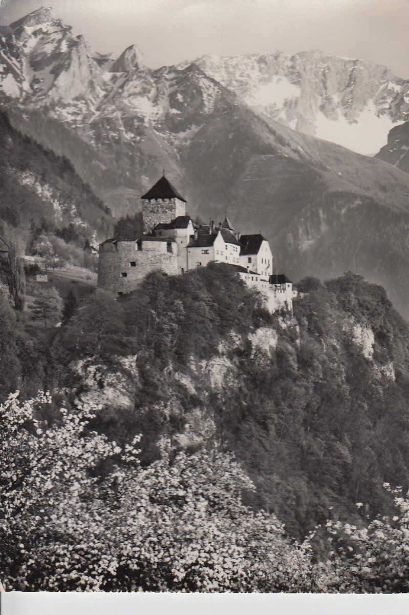 Cartoline postali: Vaduz   FL   -   Schloss       um 1955 – Usato da Brig venduto da Valcards54