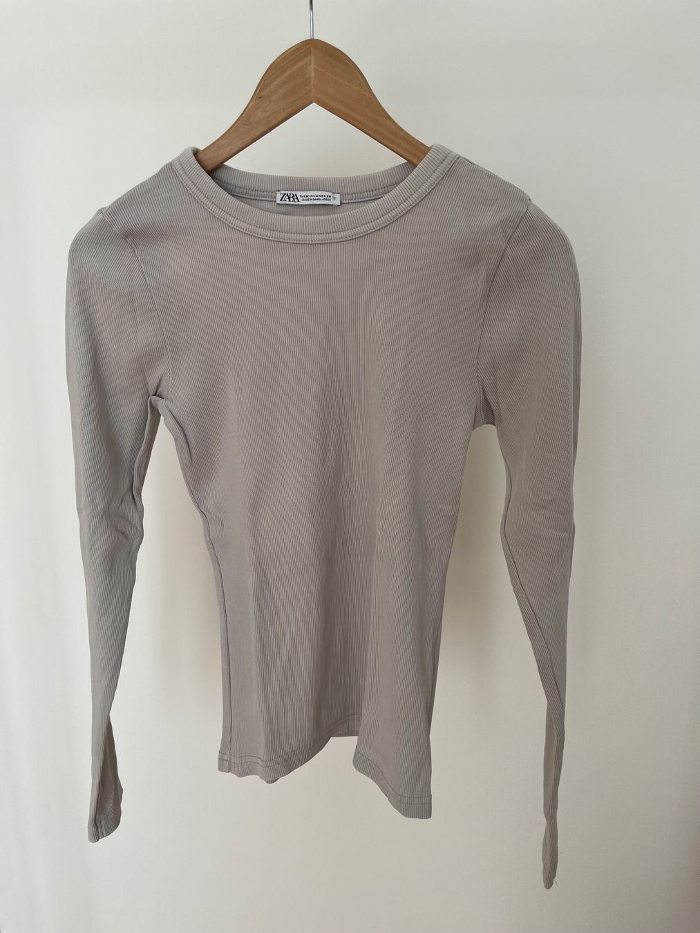 Zara Maglioni & Felpe: ZARA Geripptes Langarmshirt in Grau, Gr. M – Usato da Scharans venduto da Weltkind