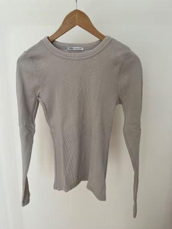 ZARA geripptes Langarmshirt, Gr. M